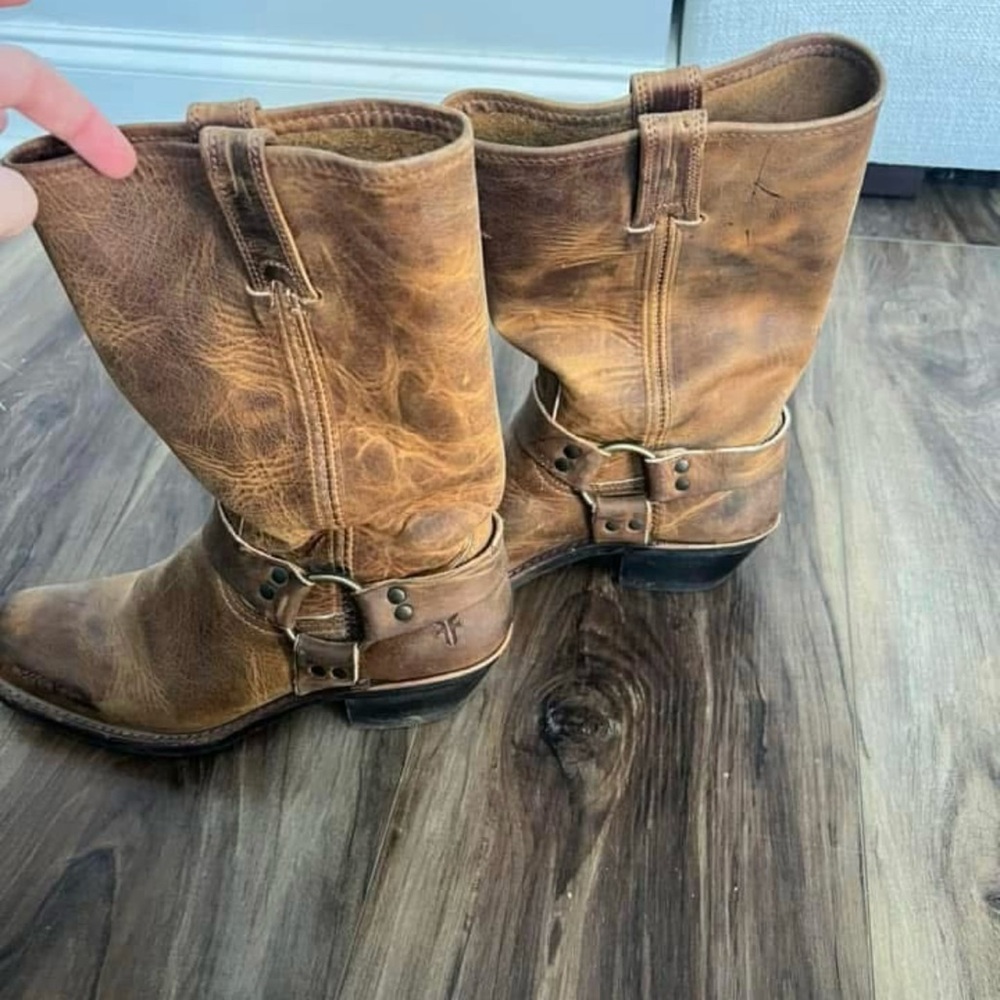 Women’s Frye Harness Distressed boot